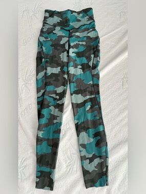 Lululemon workout set 
Legging and sport bra